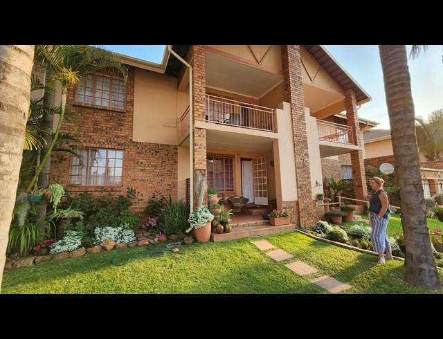 2 BEDROOM TOWNHOUSE SOLD IN MAGALIESKRUIN